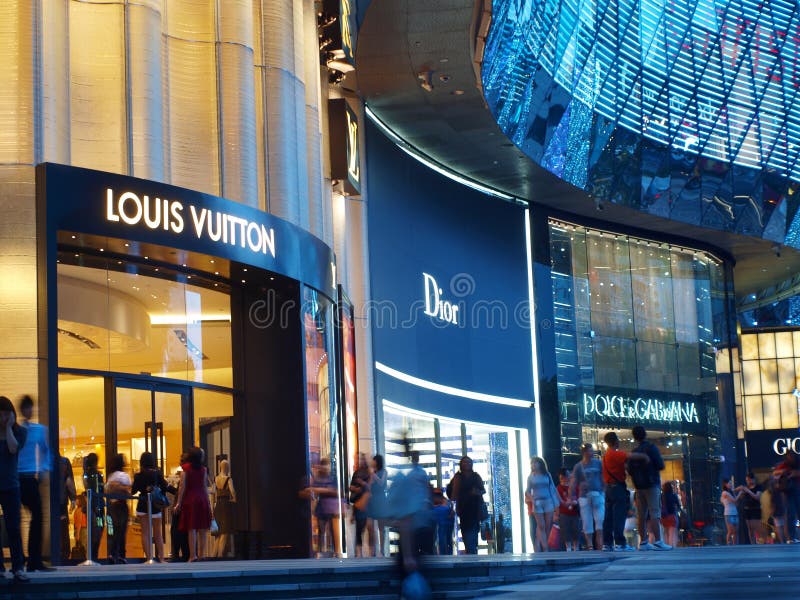 203 Louis Vuitton Lenox Square Stock Photos, High-Res Pictures