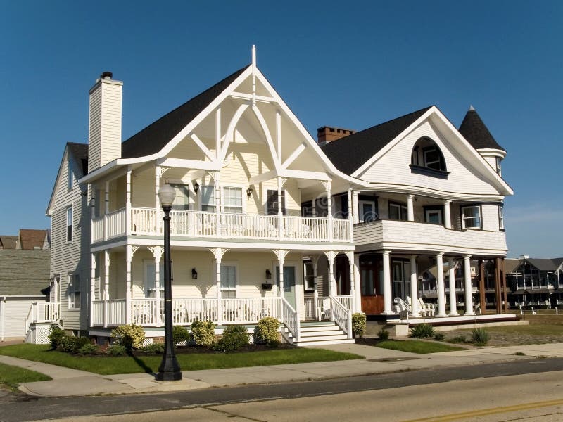 Éste de alguno victoriano estilo Playa casas en Océano arboleda.