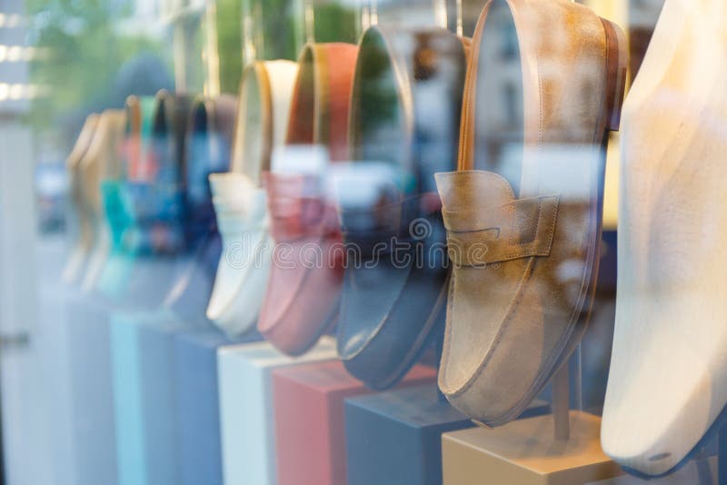 Showcase met schoenen stock fotografie Showcase met schoenen stock fotografie