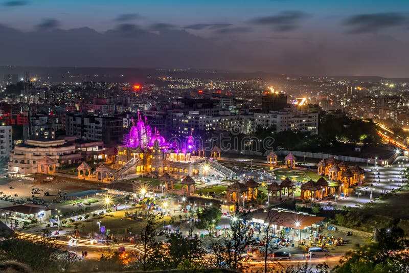 Shree Swaminarayan Mandir la nuit, Pune, Inde image stock Shree Swaminarayan Mandir la nuit, Pune, Inde image stock