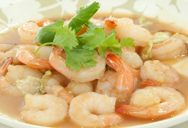 Shrimp cooking with vegetable oil