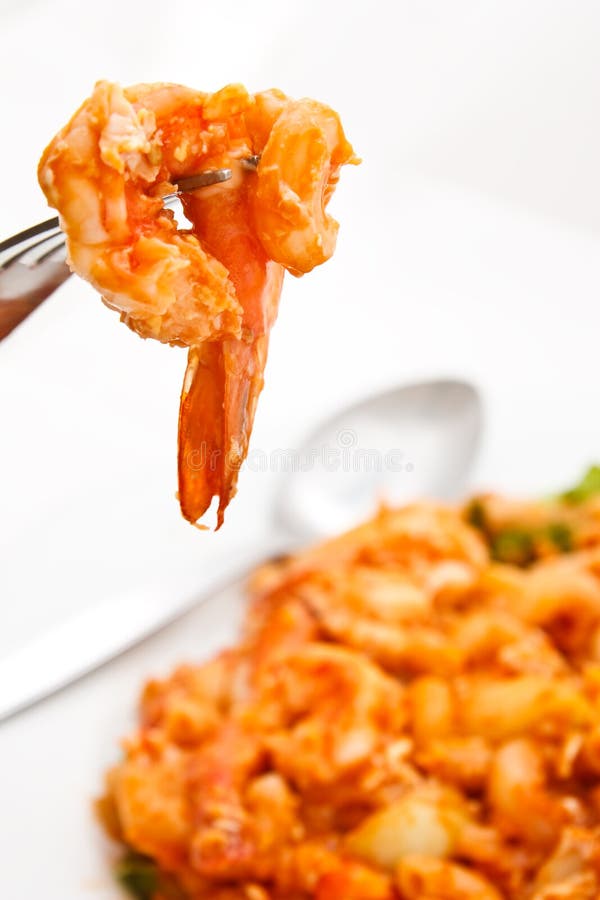 Shrimp fried with sauce