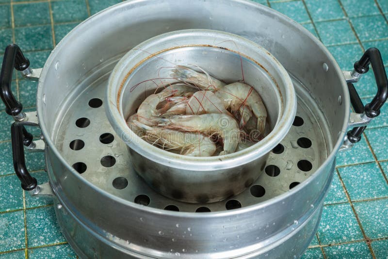 https://thumbs.dreamstime.com/b/shrimp-pot-preparing-cooking-baked-salt-thai-food-156361236.jpg