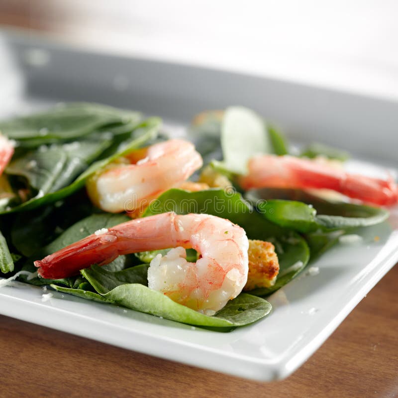 Shrimp spinach salad