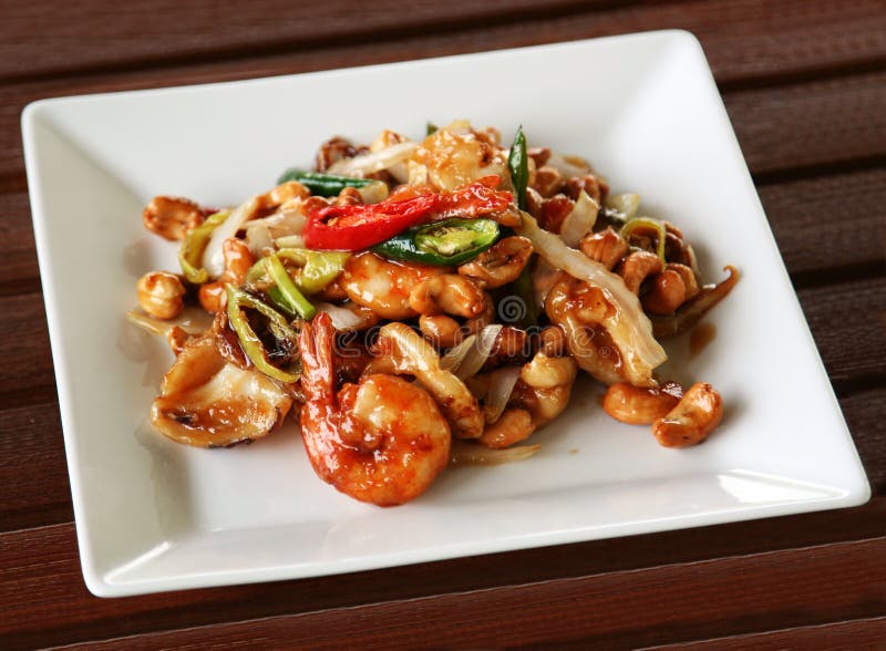 Shrimps with cashew nuts