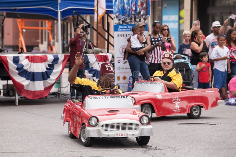 Shriners de quatrième de ` de Windy City Wheelers de ` de Chicago de défilé de juillet photographie stock Shriners de quatrième de ` de Windy City Wheelers de ` de Chicago de défilé de juillet photographie stock