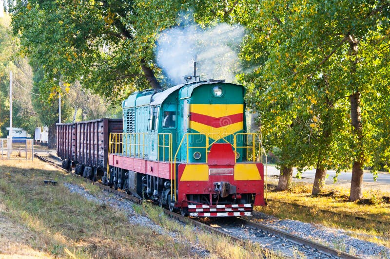 Shunter hauling two gondolas