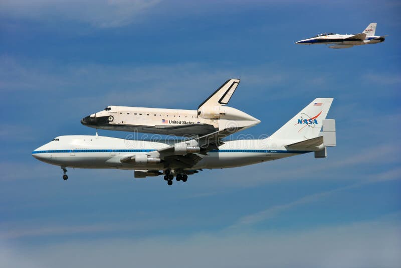Shuttle Endeavour ends its flying days stock photos