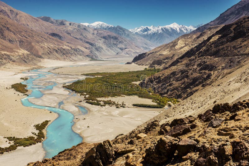 Shyokrivier in Nubra-vallei Ladakh, Jammu & Kashmir, India - September 2014 royalty-vrije stock fotografie Shyokrivier in Nubra-vallei Ladakh, Jammu & Kashmir, India - September 2014 royalty-vrije stock fotografie