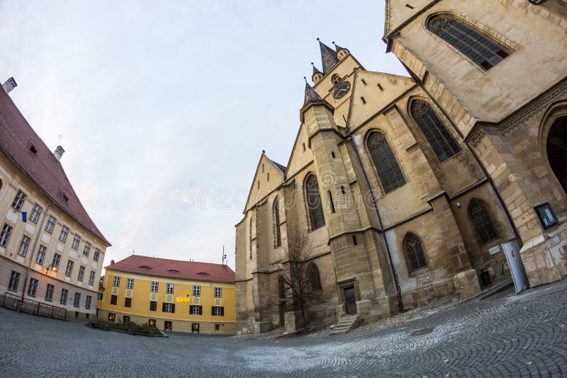 24 12 2014 SIBIU, ROEMENIË Abstracte samenstelling en architecturale details van Evangelische Kathedraal royalty-vrije stock afbeelding 24 12 2014 SIBIU, ROEMENIË Abstracte samenstelling en architecturale details van Evangelische Kathedraal royalty-vrije stock afbeelding