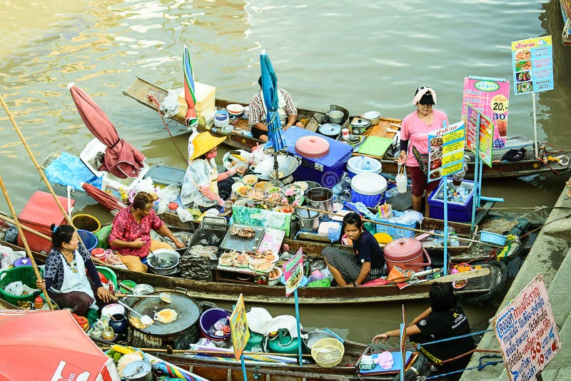 Sich hin- und herbewegender Markt stockbilder Sich hin- und herbewegender Markt stockbilder