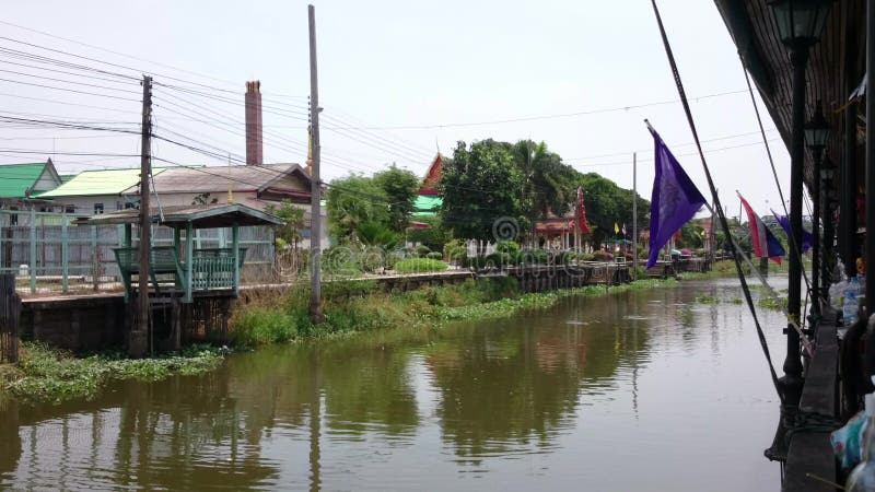 Sich hin- und herbewegender Markt 100-jährig, Samut Prakan