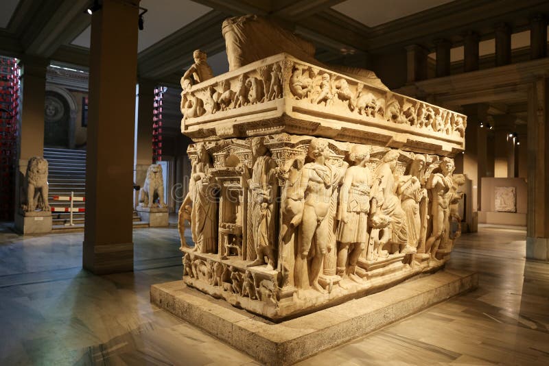 Sidamara Sarkofag På Det Istanbul Arkeologimuseet, Turkiet Redaktionell  Foto - Bild av kron, axeln: 64611760