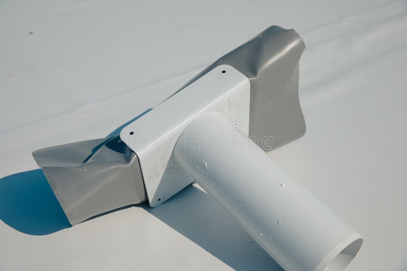 Side Drain Pipe for Flat Roof with PVC and EPDM Synthetic Membrane