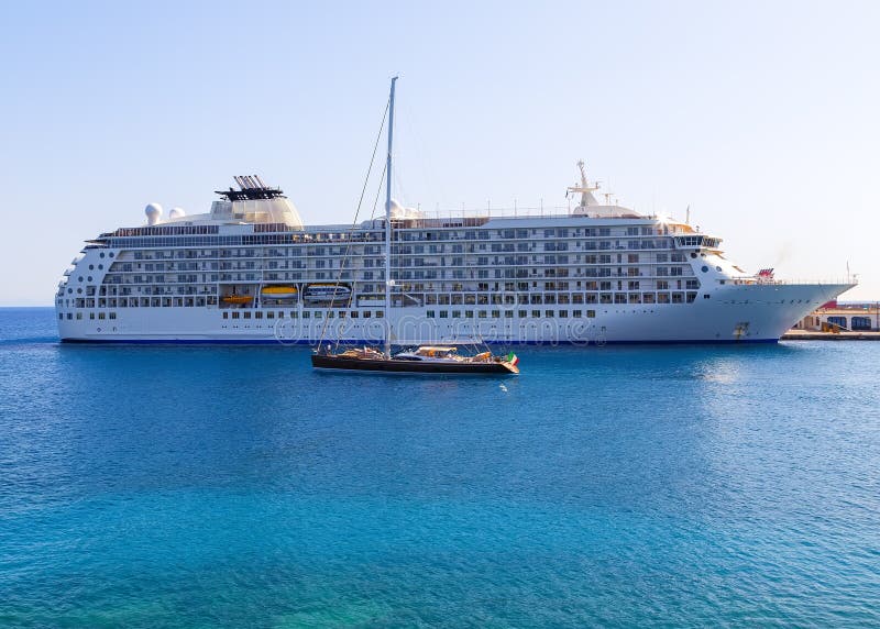 cruise ships in rhodes tomorrow