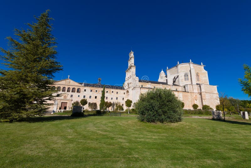 Sidosikt av kloster av Santa Maria de la Vid arkivfoton Sidosikt av kloster av Santa Maria de la Vid arkivfoton
