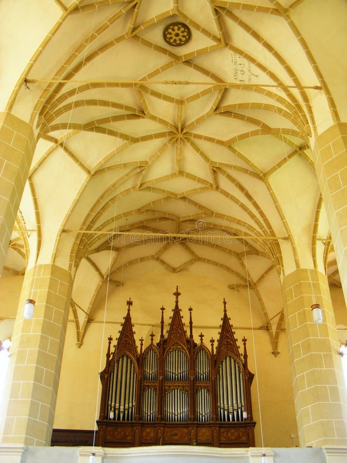 Siebenbürgen-Innenarchitektur Biertan-Wehrkirche gotischer Innengott der mittelalterlichen schönen Gebäude-Kathedralendecke roman lizenzfreie stockfotos Siebenbürgen-Innenarchitektur Biertan-Wehrkirche gotischer Innengott der mittelalterlichen schönen Gebäude-Kathedralendecke roman lizenzfreie stockfotos