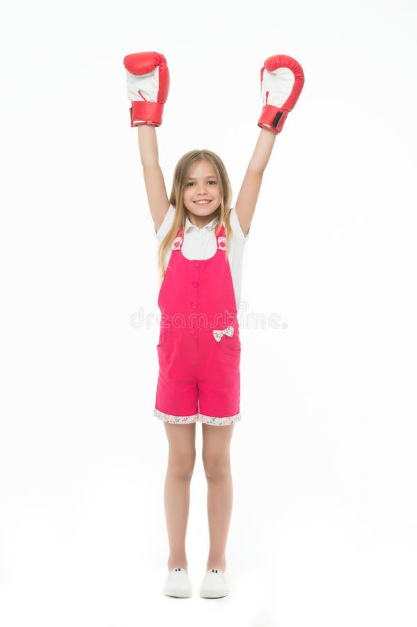 Sieger nimmt es aller Mädchen auf dem lächelnden Gesicht, das mit Boxhandschuhen als Sieger, lokalisierter weißer Hintergrund auf stockfotografie Sieger nimmt es aller Mädchen auf dem lächelnden Gesicht, das mit Boxhandschuhen als Sieger, lokalisierter weißer Hintergrund auf stockfotografie