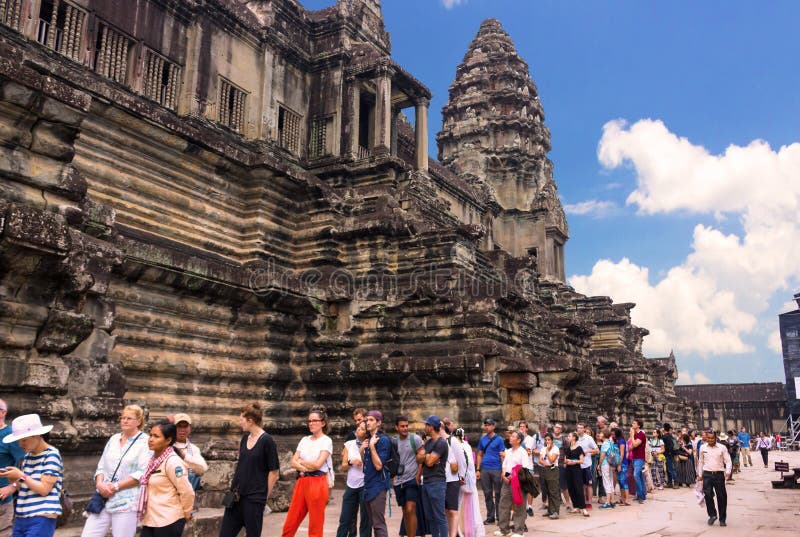 Siem Reap, Cambodia - Mart 23, 2018: Queue waiting for the possibility of climb to a praying tower of Angkor Wat temple in Siem royalty free stock images Siem Reap, Cambodia - Mart 23, 2018: Queue waiting for the possibility of climb to a praying tower of Angkor Wat temple in Siem royalty free stock images