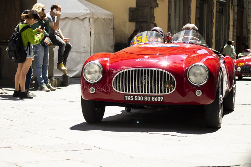 Siena Itália. 18 De Maio De 2018. Corrida De Carros Antigos Pelas Ruas Da  Cidade De Siena. Coleção De Automóveis Foto Editorial - Imagem de corpo,  museu: 177523311