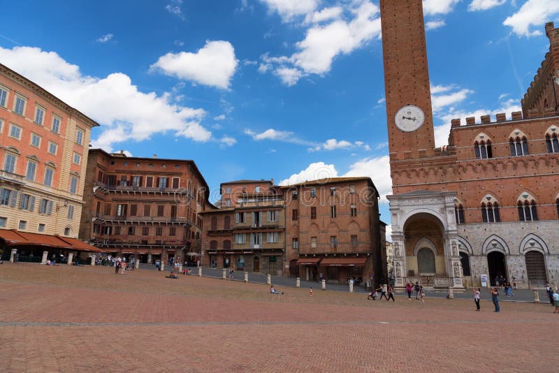 SIENA, ITALY – MAY 25, 2017: Campo Square Piazza del Campo, Palazzo Pubblico and Mangia Tower Torre del Mangia. royalty free stock images SIENA, ITALY – MAY 25, 2017: Campo Square Piazza del Campo, Palazzo Pubblico and Mangia Tower Torre del Mangia. royalty free stock images