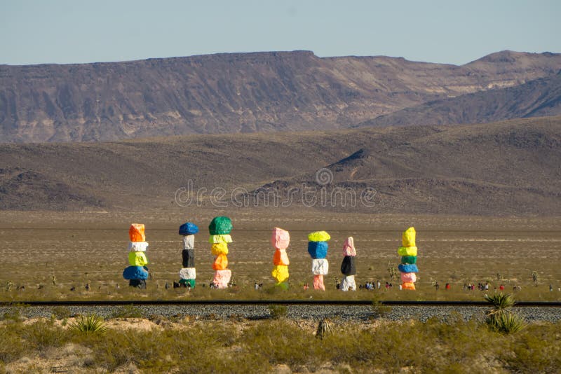 Omitido Hecho un desastre Así llamado Siete Montañas Mágicas En El Desierto Cerca De Las Vegas Foto de archivo -  Imagen de seco, editorial: 161242514