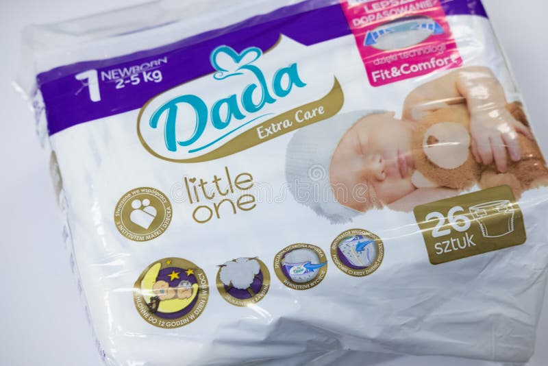 SIEVIERODONETSK, DE OEKRA?NE - FEBRUARI 17, 2018: de pasgeboren luiers van de zuigelingsgrootte DADA royalty-vrije stock afbeelding SIEVIERODONETSK, DE OEKRA?NE - FEBRUARI 17, 2018: de pasgeboren luiers van de zuigelingsgrootte DADA royalty-vrije stock afbeelding