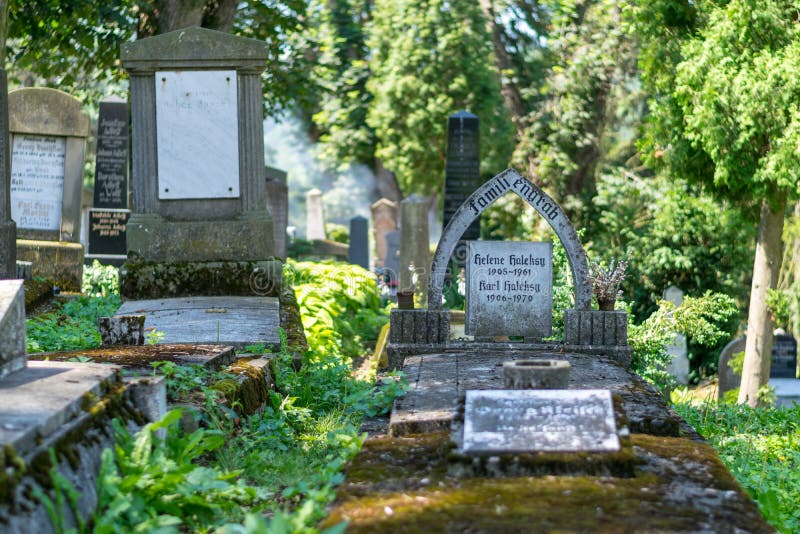 SIGHISOARA, ΡΟΥΜΑΝΙΑ - 1 ΙΟΥΛΊΟΥ 2016: Σαξονικό νεκροταφείο, που βρίσκεται δίπλα στην εκκλησία στο Hill σε Sighisoara, Ρουμανία στοκ φωτογραφία με δικαίωμα ελεύθερης χρήσης SIGHISOARA, ΡΟΥΜΑΝΙΑ - 1 ΙΟΥΛΊΟΥ 2016: Σαξονικό νεκροταφείο, που βρίσκεται δίπλα στην εκκλησία στο Hill σε Sighisoara, Ρουμανία στοκ φωτογραφία με δικαίωμα ελεύθερης χρήσης