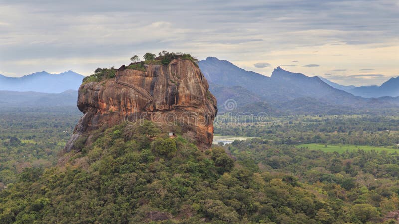 Sigiriya-Felsen-Festung, UNESCO-Welterbestätte, gesehen von Pidurangala-Felsen, Sri Lanka, lizenzfreie stockbilder Sigiriya-Felsen-Festung, UNESCO-Welterbestätte, gesehen von Pidurangala-Felsen, Sri Lanka, lizenzfreie stockbilder