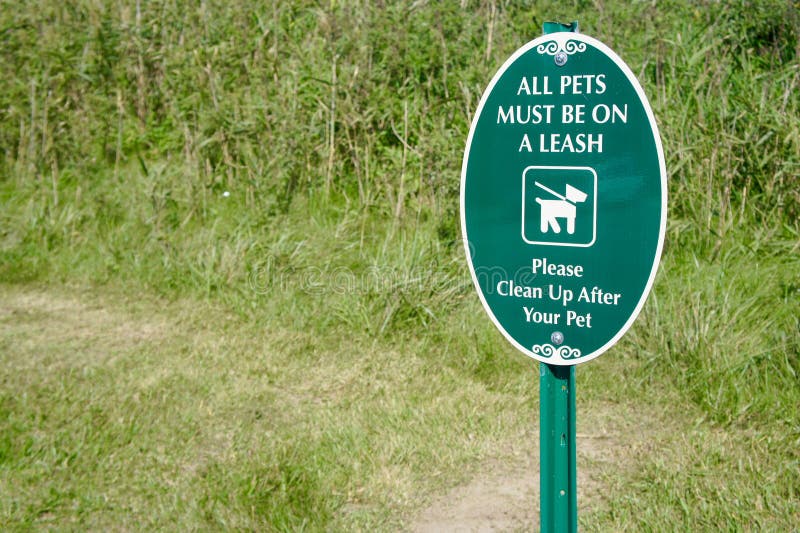 Sign - All Pets Must Be on a Leash Stock Photo - Image of round, states