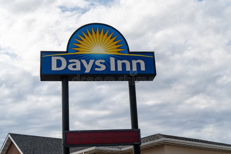 Wall  South Dakota July 24  2020  Sign For Days Inn Hotel Motel