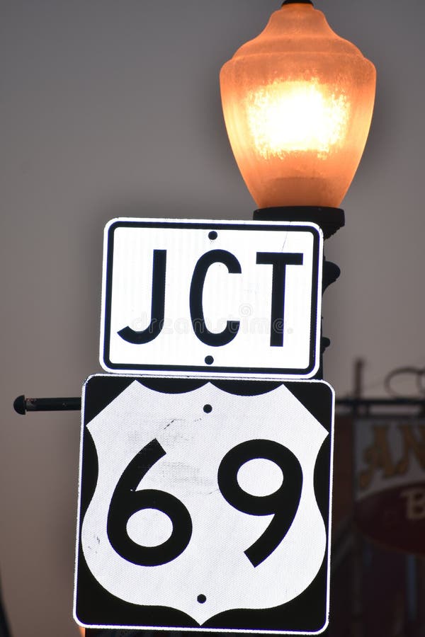 Sign in Mineola Texas stock image. Image of yellow, stilllife 112420749