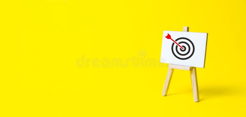 Sign stand with an arrow in the target on a yellow background. Hit exactly on center. Tactics of advertising targeting. advertise