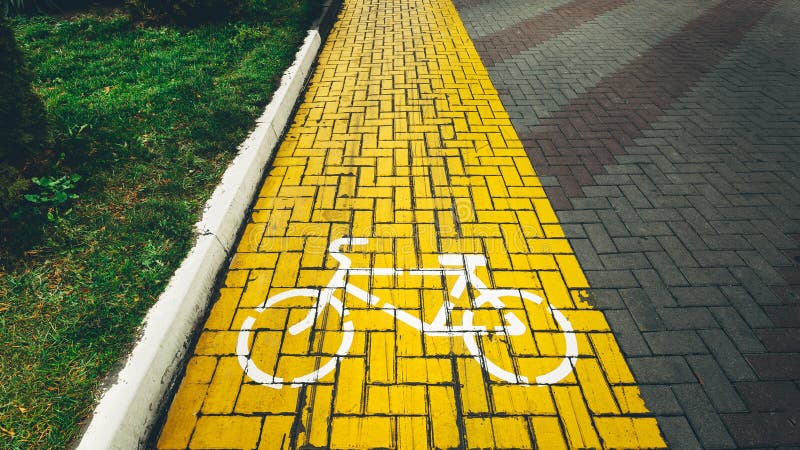 Signage майны велосипеда на улице в парке стоковое фото rf Signage майны велосипеда на улице в парке стоковое фото rf