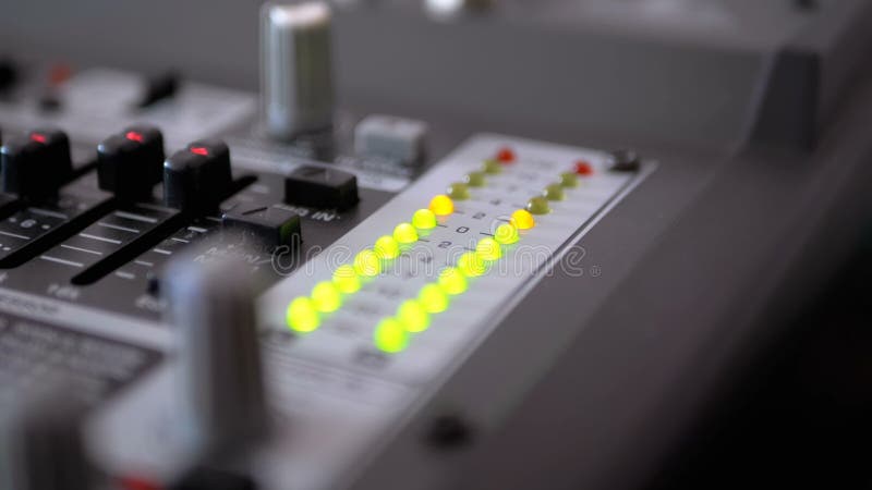 Signal de niveau d'indicateur de LED sur la console de mélange saine