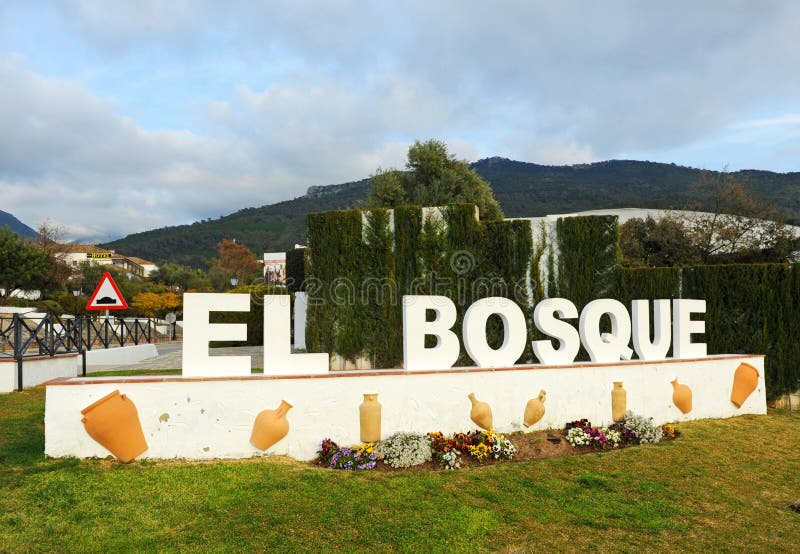 Bienvenidos! (Welcome! In Spanish) Sign With Arrow On Beach Background  Stock Photo, Picture and Royalty Free Image. Image 61777657.