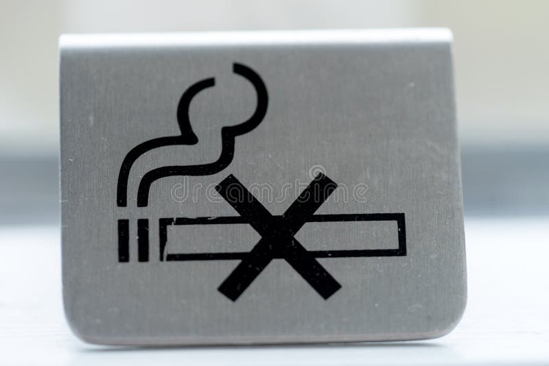 Signe argenté en métal - non-fumeurs photos stock Signe argenté en métal - non-fumeurs photos stock