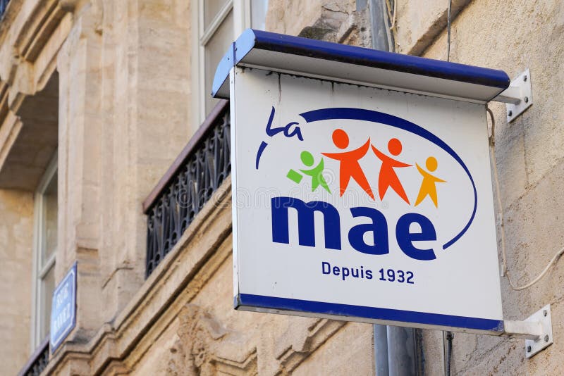 Signe de mutuelle assurance leducation de mae et avant de logo de texte Français de bureau