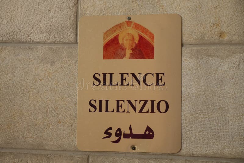 Signo De Silencio En La Iglesia Sobre Una Pared De Piedra. Inscripción En Tres Idiomas Foto de archivo - Imagen de pared, silencioso: 222857594 Signo De Silencio En La Iglesia Sobre Una Pared De Piedra. Inscripción En Tres Idiomas Foto de archivo - Imagen de pared, silencioso: 222857594