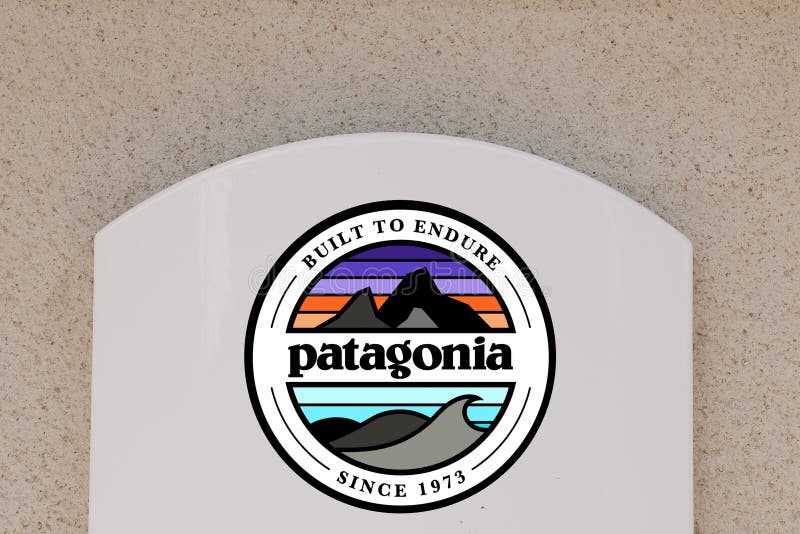 Signo Patagonia Y Texto Logo De Nosotros Marca De Ropa Deportiva De Moda Al  Aire Libre Y Equipamiento Deportivo Foto editorial - Imagen de marca,  viejo: 215298686