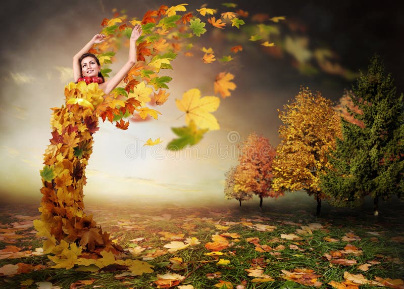 Signora Autumn con le ali delle foglie fotografie stock libere da diritti Signora Autumn con le ali delle foglie fotografie stock libere da diritti