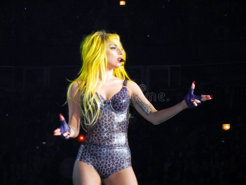 Signora Gaga Live Feb_28_2011