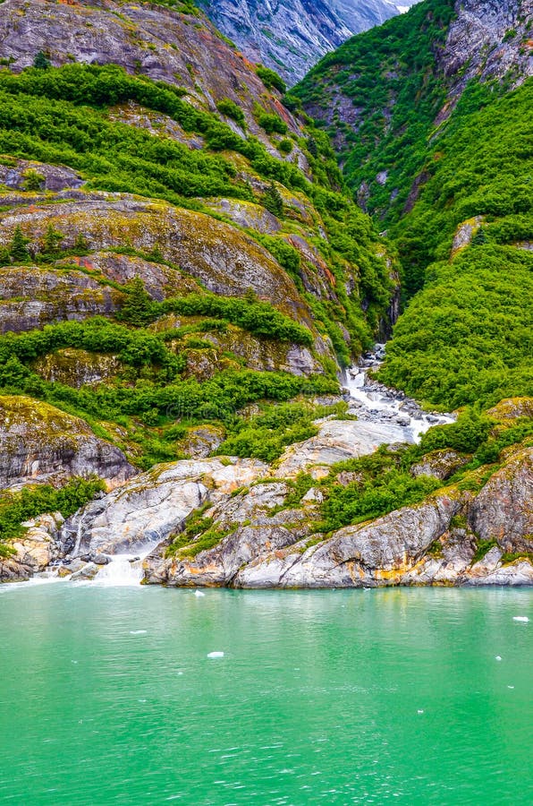 Siklawa bieg puszek Alaska dolina obrazy royalty free Siklawa bieg puszek Alaska dolina obrazy royalty free