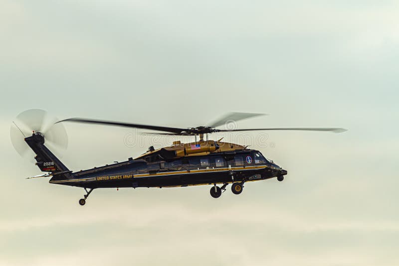 A Sikorsky VH-60M Golden Top Black Hawk Atualizou UH-60M Foto Editorial