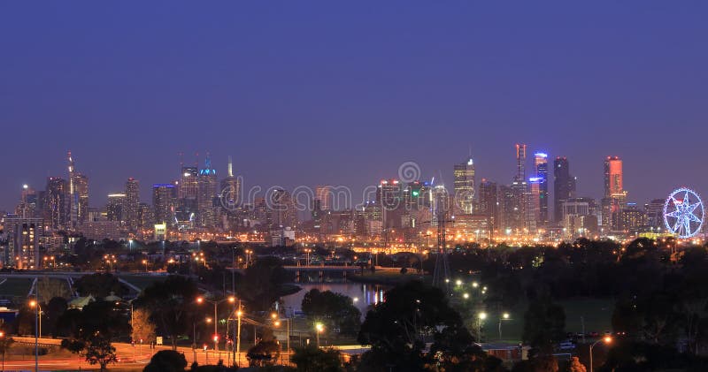 Sikt Australien för Melbourne cityscapenatt arkivfoton