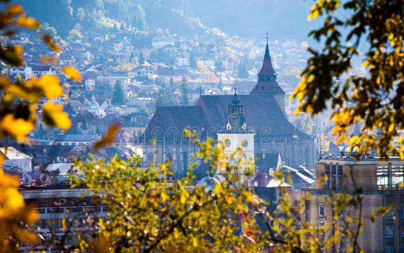 Sikt av Brasov den gamla staden som lokaliseras i den centrala delen av Rumänien fotografering för bildbyråer Sikt av Brasov den gamla staden som lokaliseras i den centrala delen av Rumänien fotografering för bildbyråer