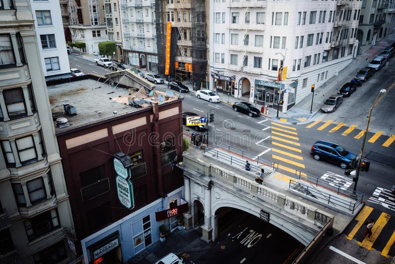 Sikt av den Stockton gatatunnelen, i San Francisco, Kalifornien royaltyfri foto Sikt av den Stockton gatatunnelen, i San Francisco, Kalifornien royaltyfri foto