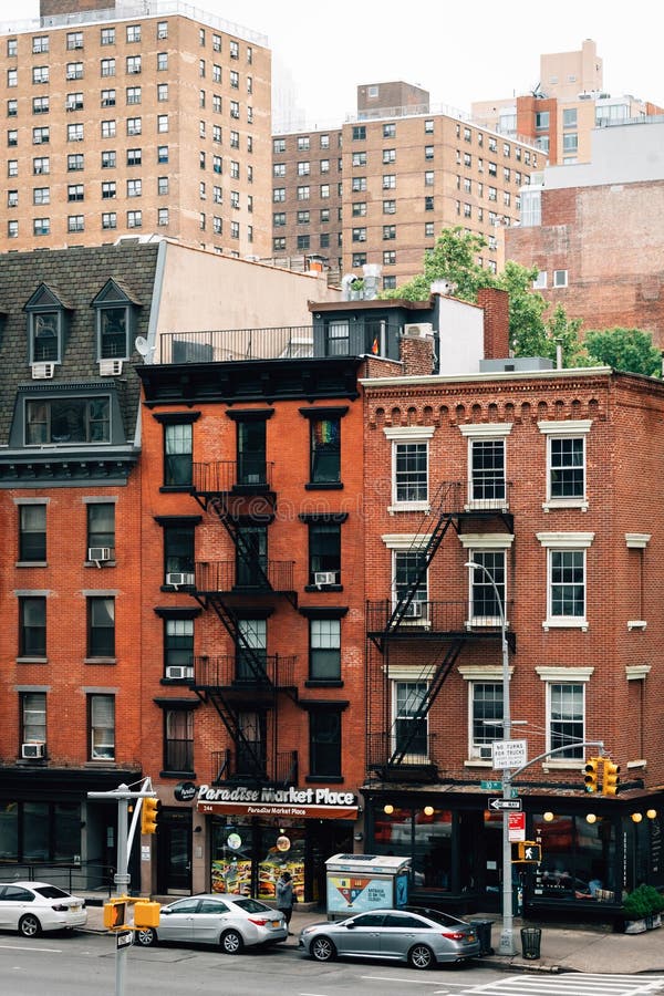 Sikt av den 10th avenyn från den höga linjen, i Chelsea, Manhattan, New York City royaltyfri foto Sikt av den 10th avenyn från den höga linjen, i Chelsea, Manhattan, New York City royaltyfri foto