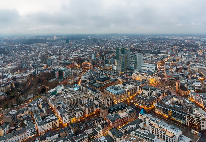 Sikt av Frankfurt - f.m. - strömförsörjning - Hessen, Tyskland royaltyfri fotografi Sikt av Frankfurt - f.m. - strömförsörjning - Hessen, Tyskland royaltyfri fotografi