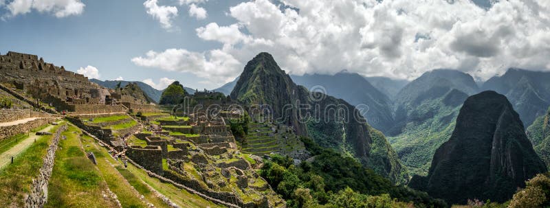 Sikt av härliga berg nära Machu Picchu arkivbild Sikt av härliga berg nära Machu Picchu arkivbild